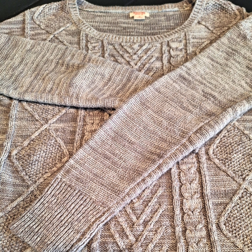 Mossimo - Woman Pull Over Sweater Size Medium.